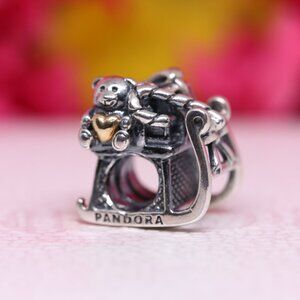 Pandora Dashing Through The Snow Charm #791207 *RETIRED*